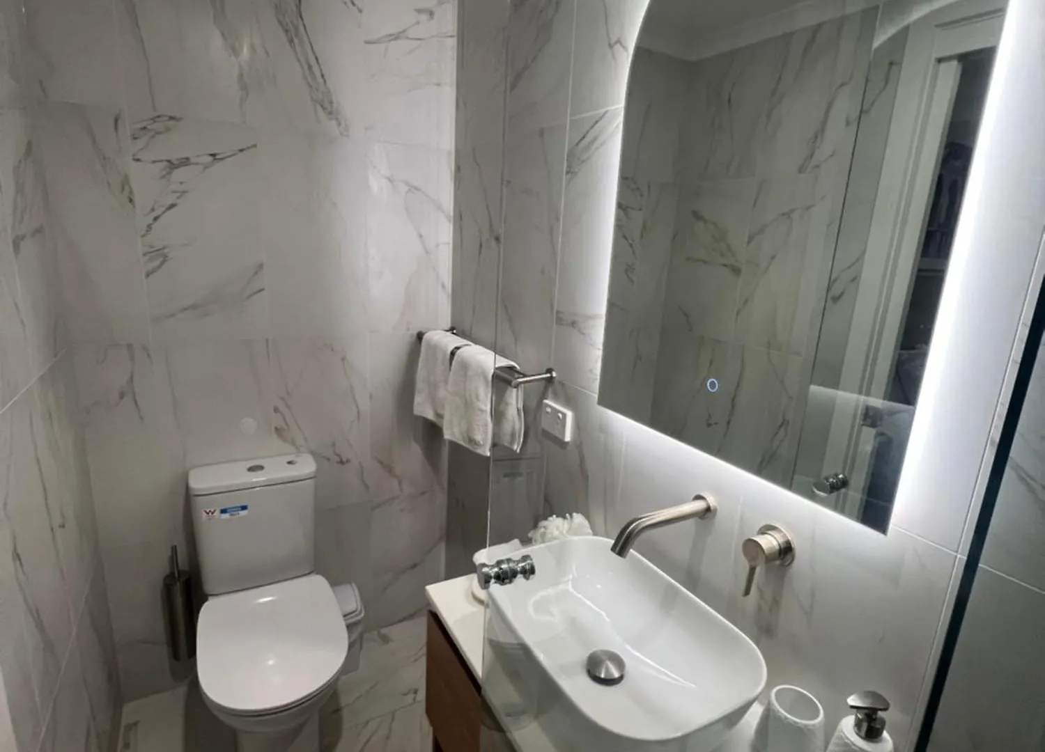 Adelaide Cbd Apartment - 3Br, 2Bath & Carpark