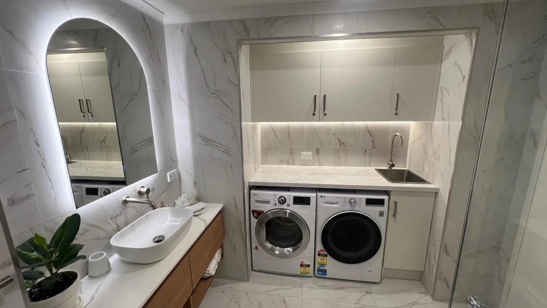 Adelaide Cbd Apartment - 3Br, 2Bath & Carpark