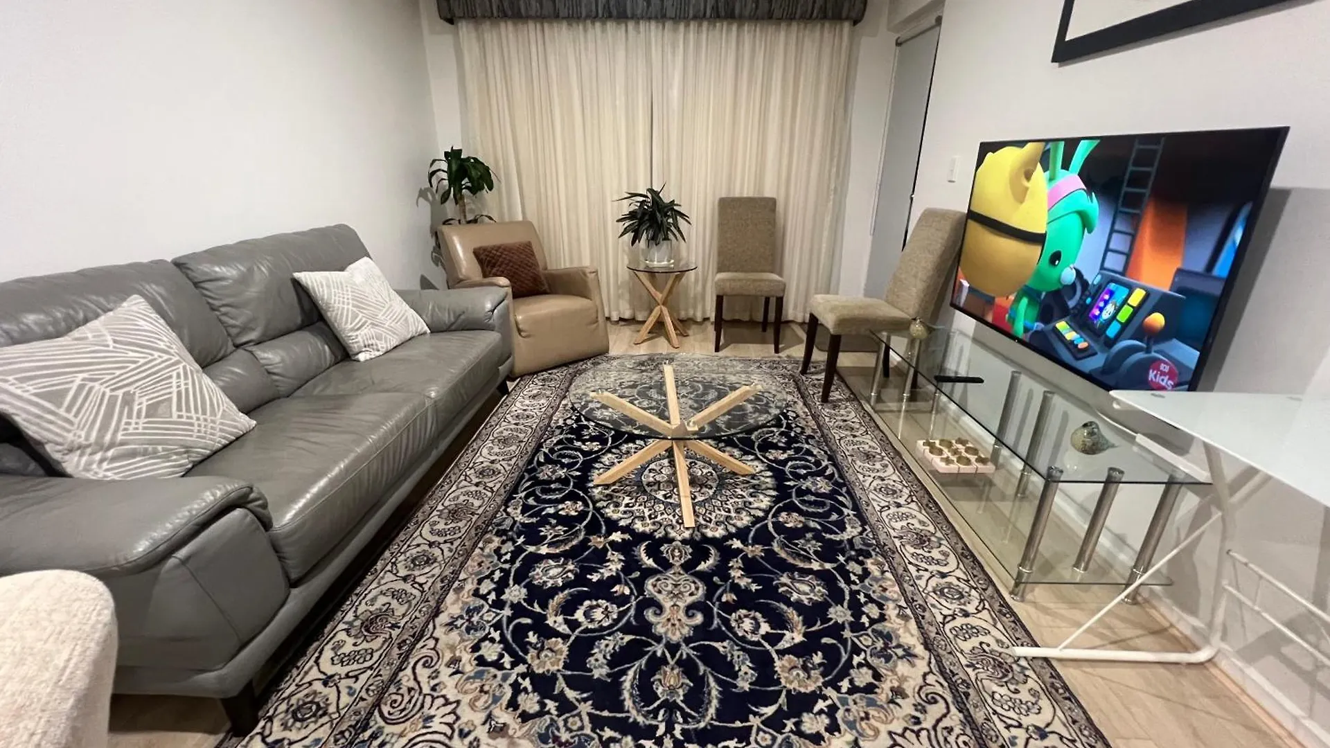 Adelaide Cbd Apartment - 3Br, 2Bath & Carpark