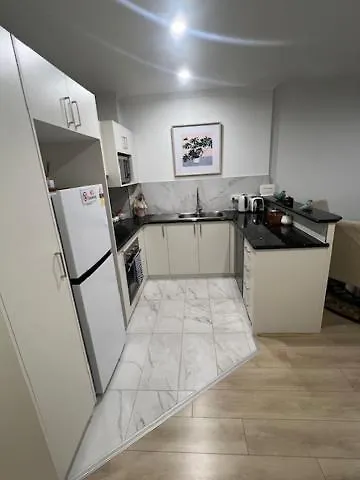 Adelaide Cbd Apartment - 3Br, 2Bath & Carpark