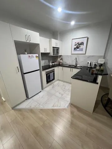 Adelaide Cbd Apartment - 3Br, 2Bath & Carpark
