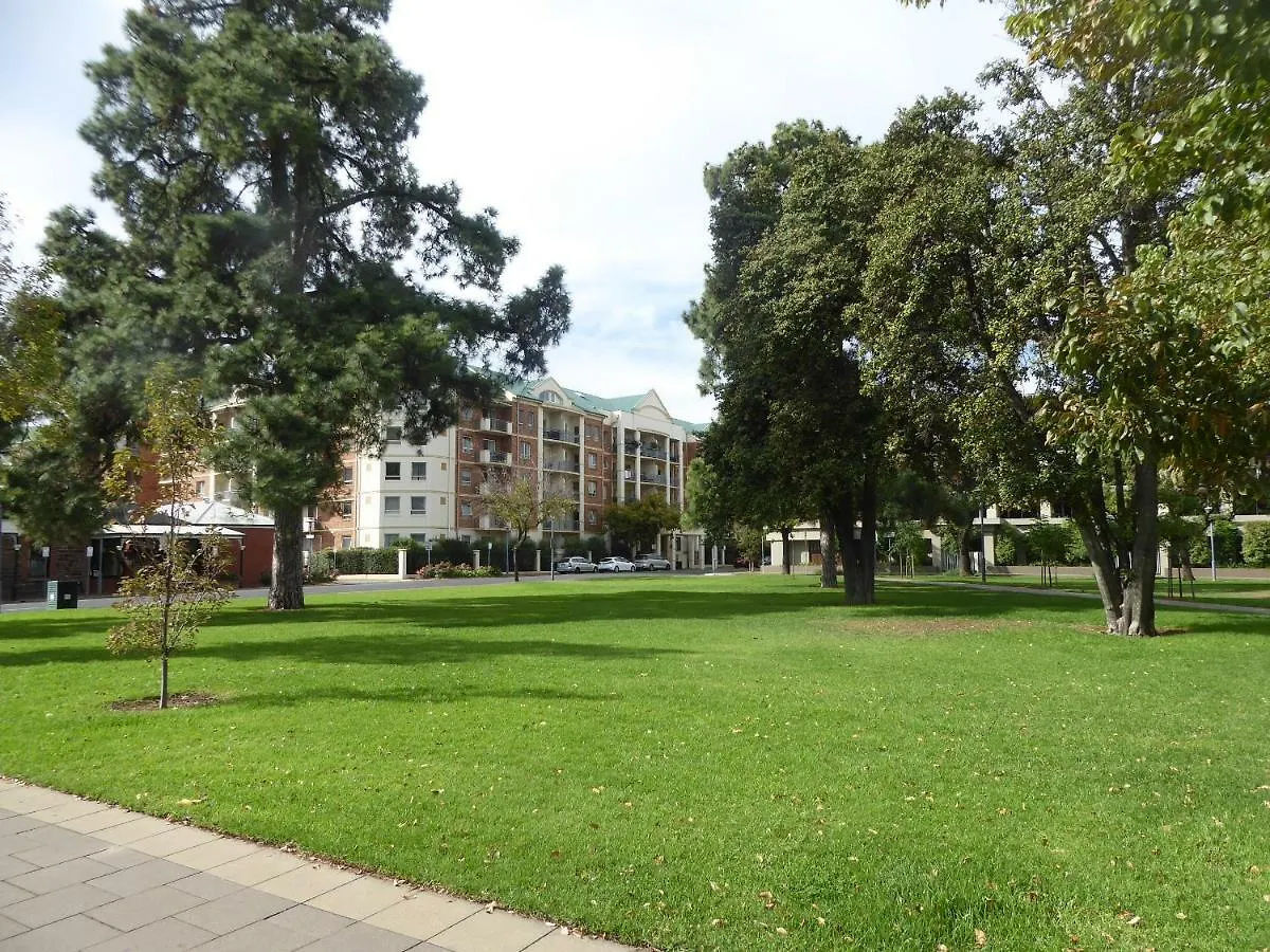 Adelaide Cbd Apartment - 3Br, 2Bath & Carpark